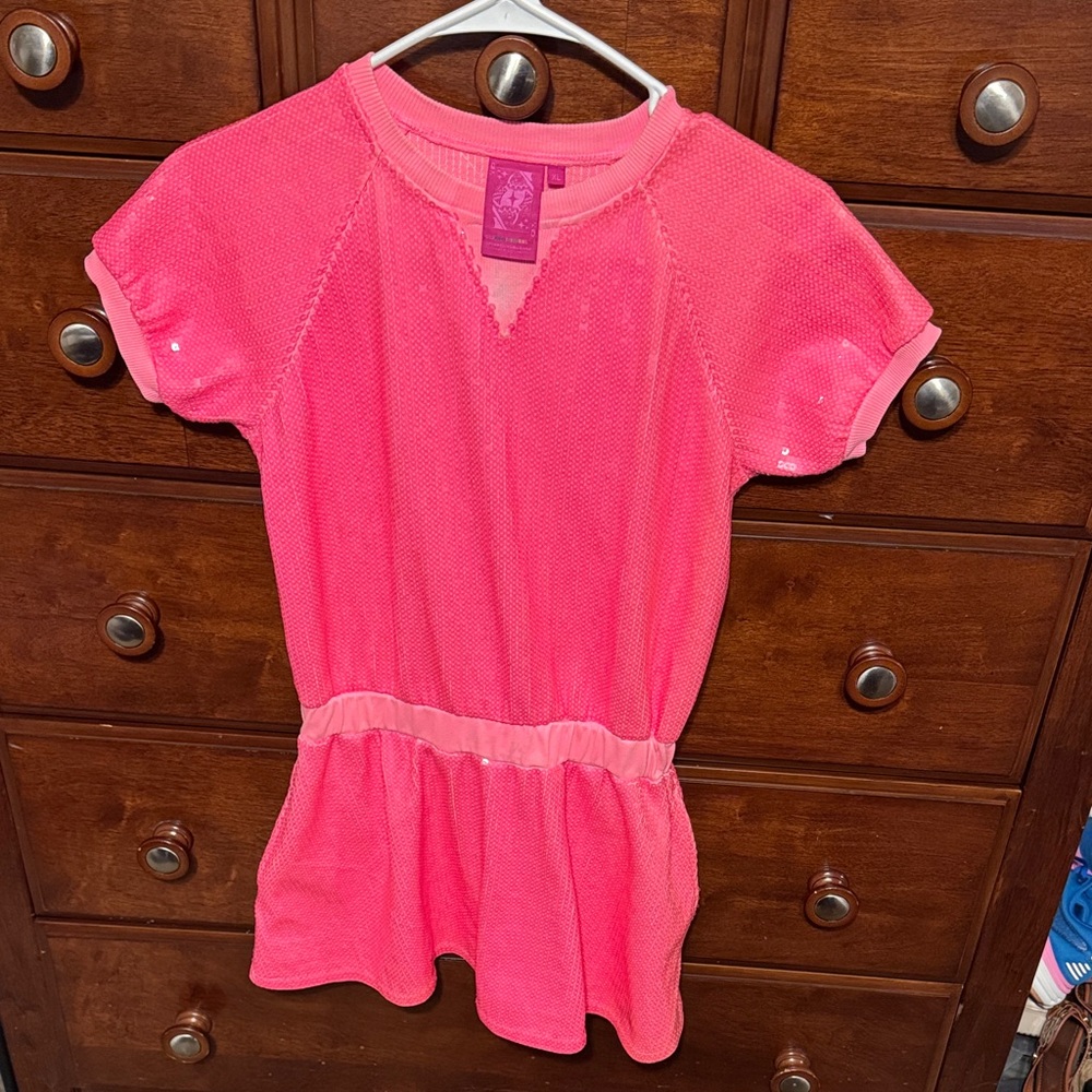 QUEEN OF SPARKLES Vivid Pink Short Sleeve Dress